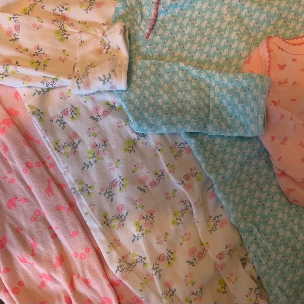 **SOLD** Set of 6 Carter’s 3 Month Baby Nightgowns - Picture 3 of 6